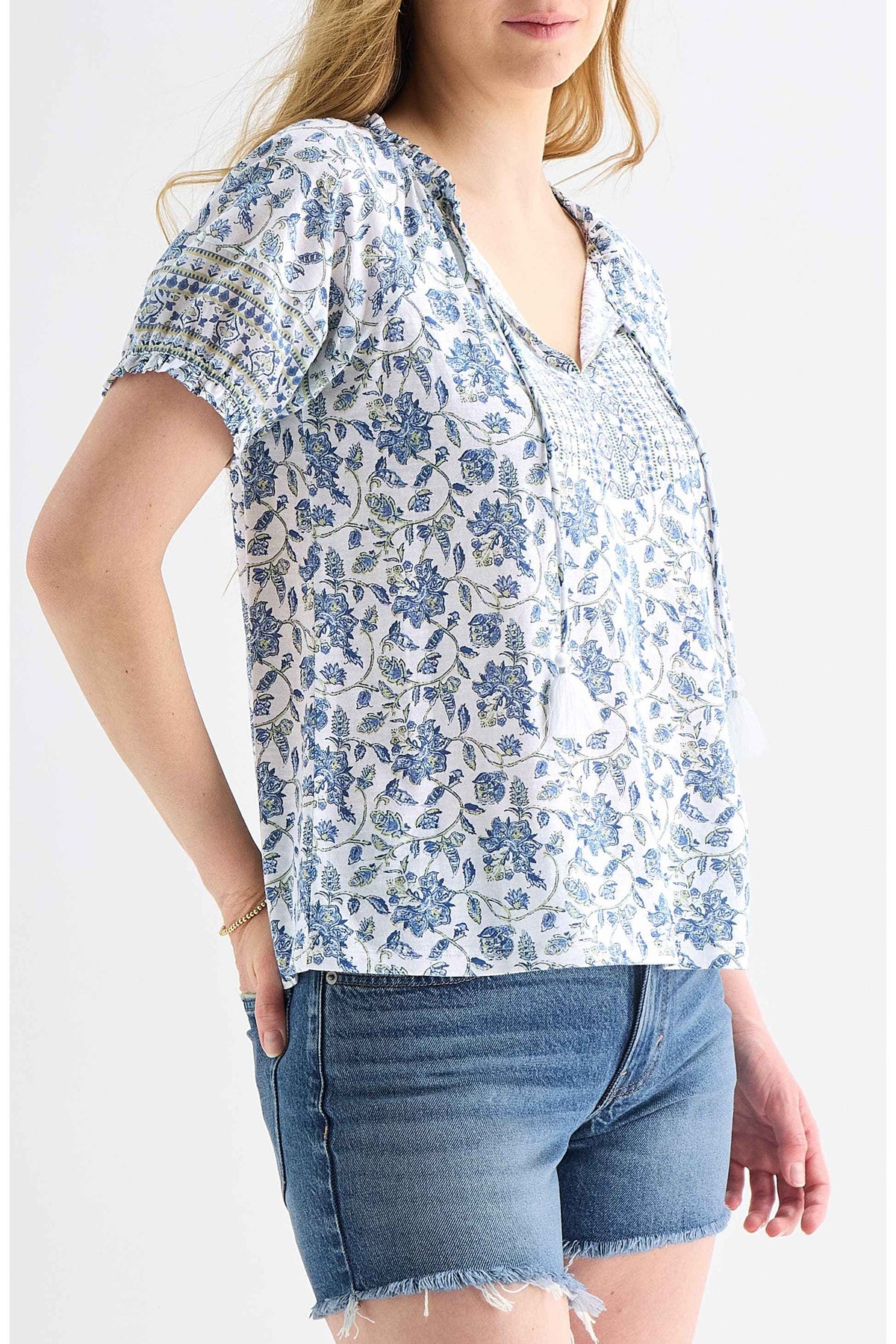 [159549-460] WOMENS LUCKY BRAND SHORT SLEEVE NOTCH NECK - BLUE MULTI