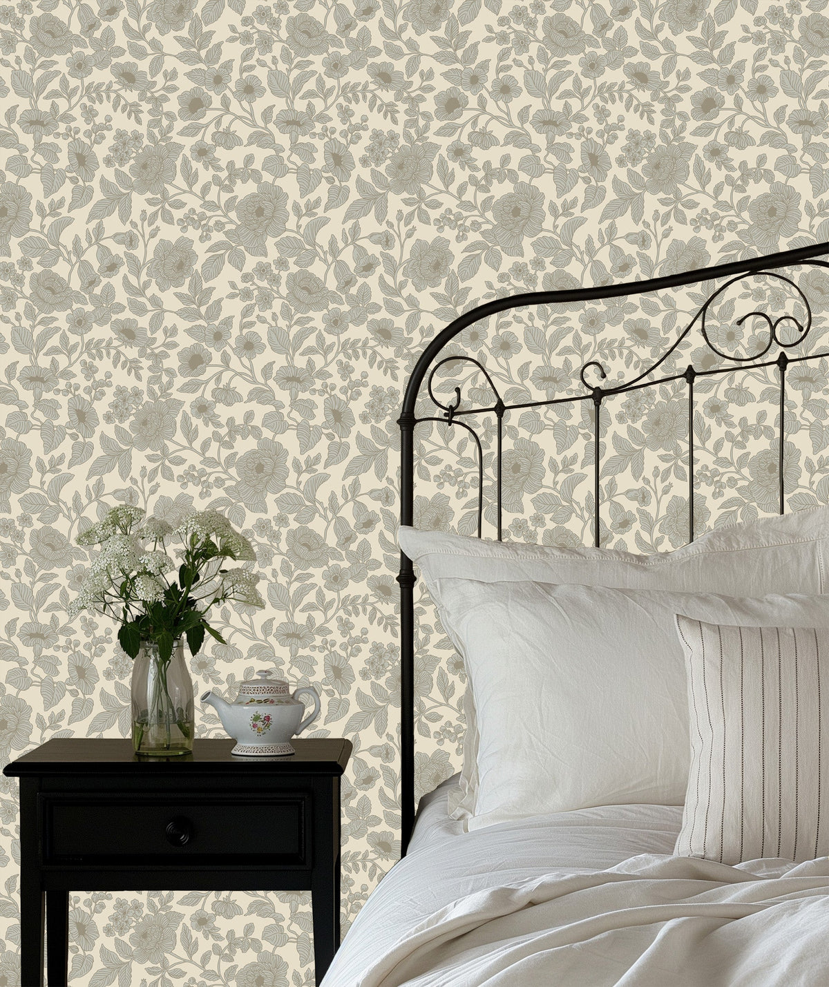 Lorraine Wallpaper by Daphne and Sage