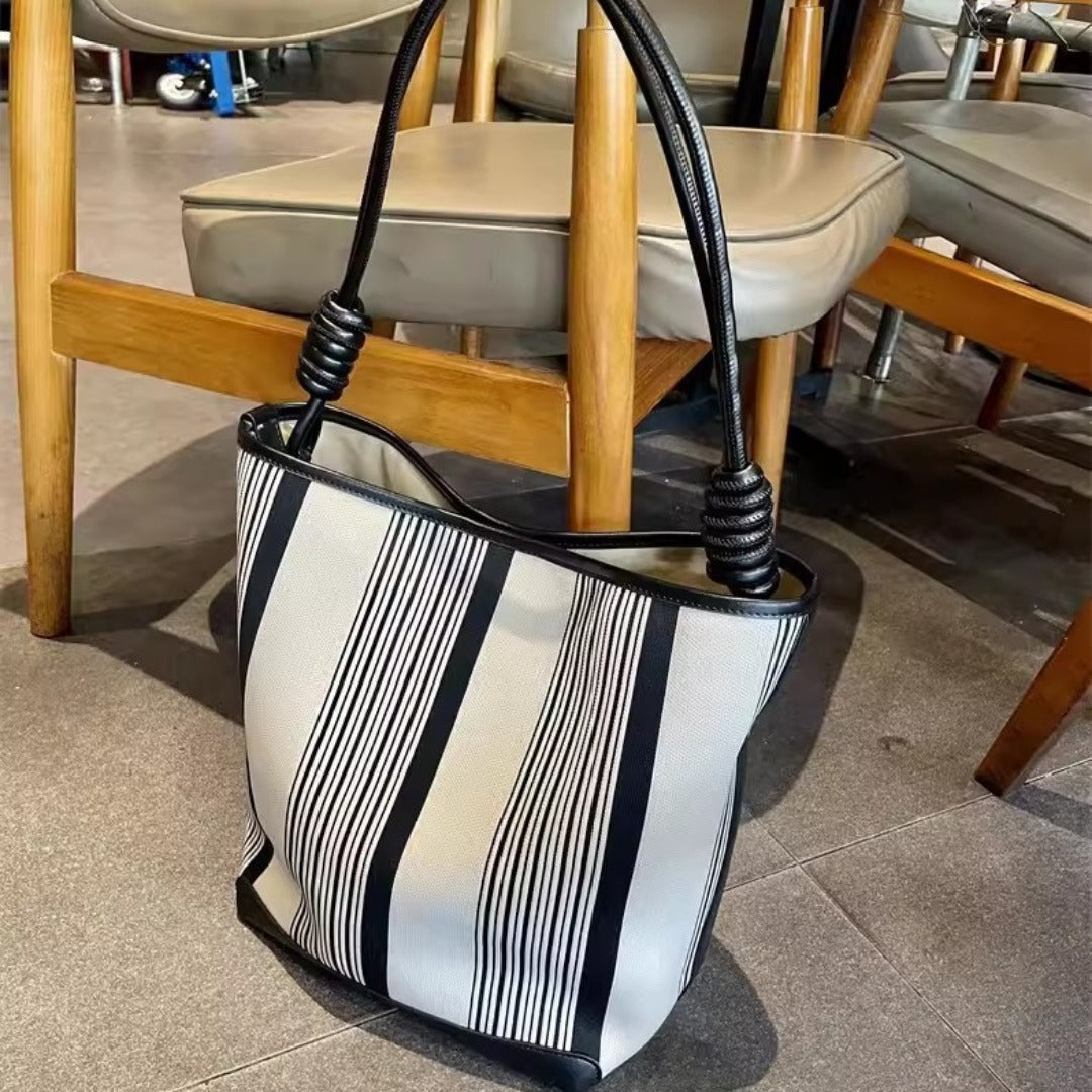 Autumn and winter tote bag, bucket bag female large capacity, commuter bag weaving shoulder, armpit bag large