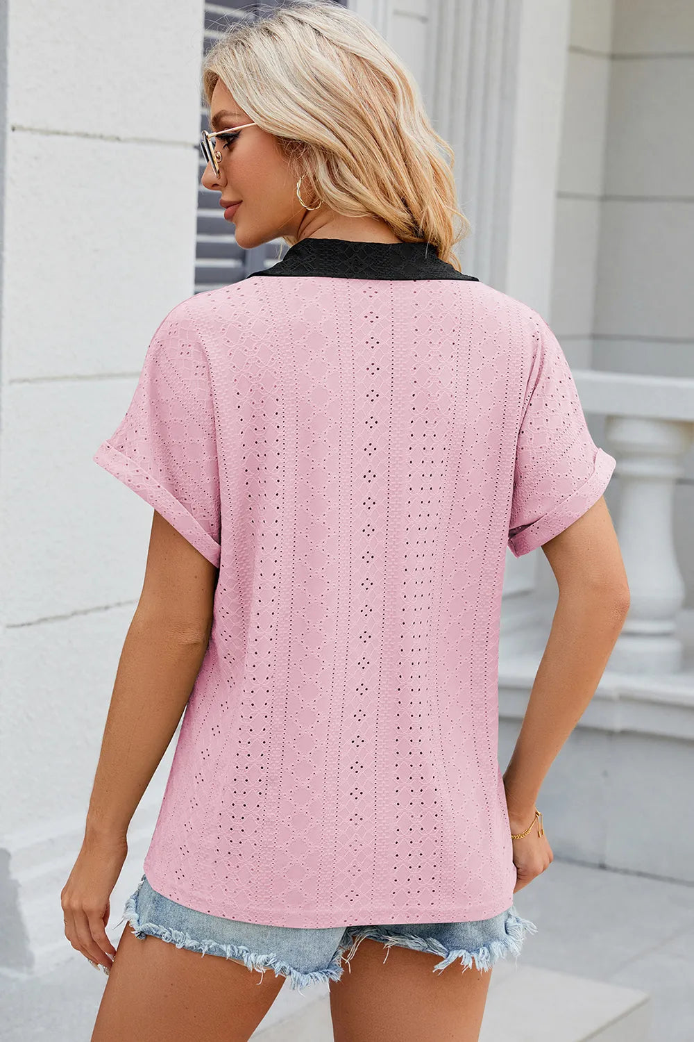 V-neck contrasting short sleeved loose T-shirt top for women