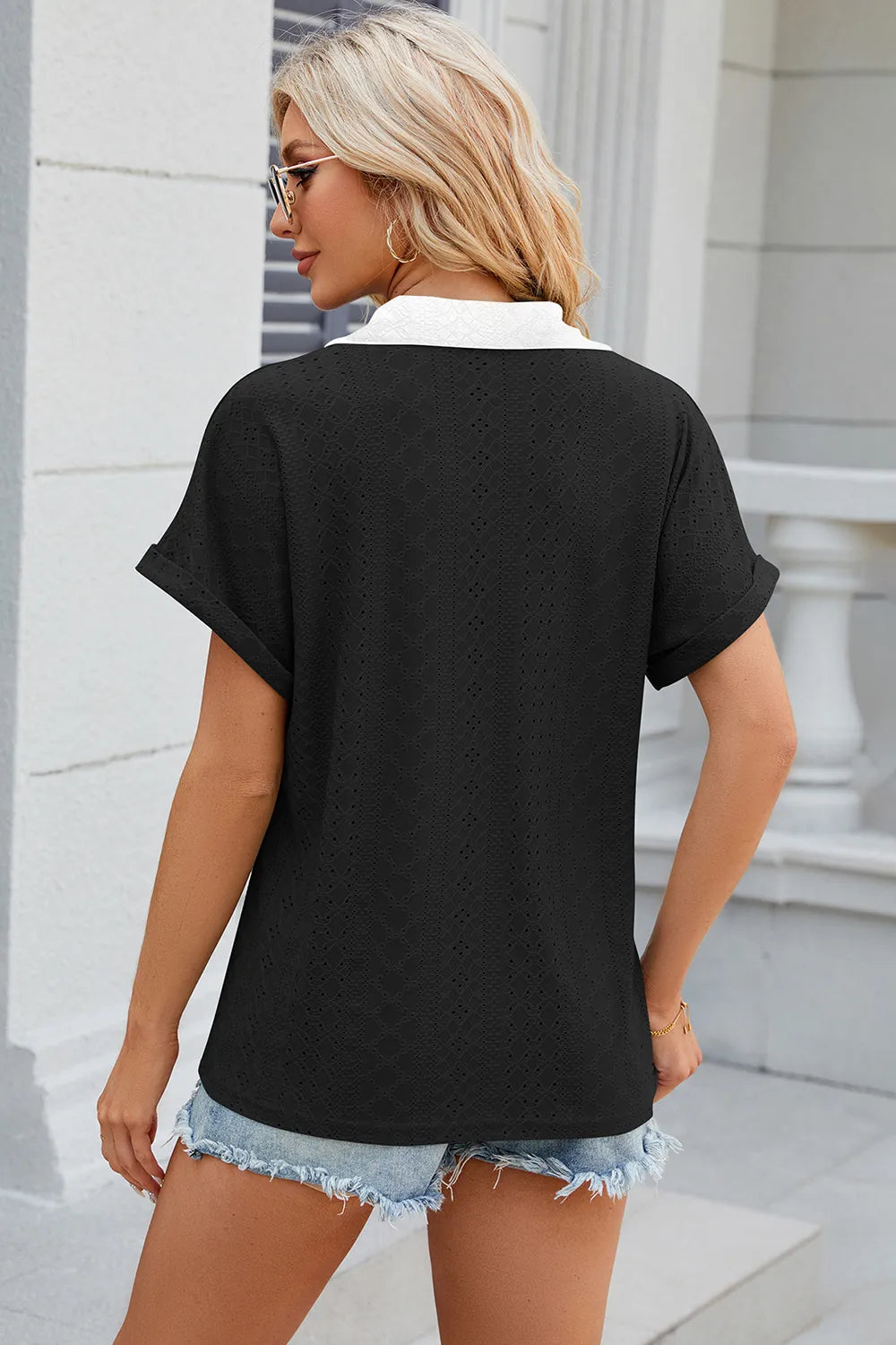 V-neck contrasting short sleeved loose T-shirt top for women