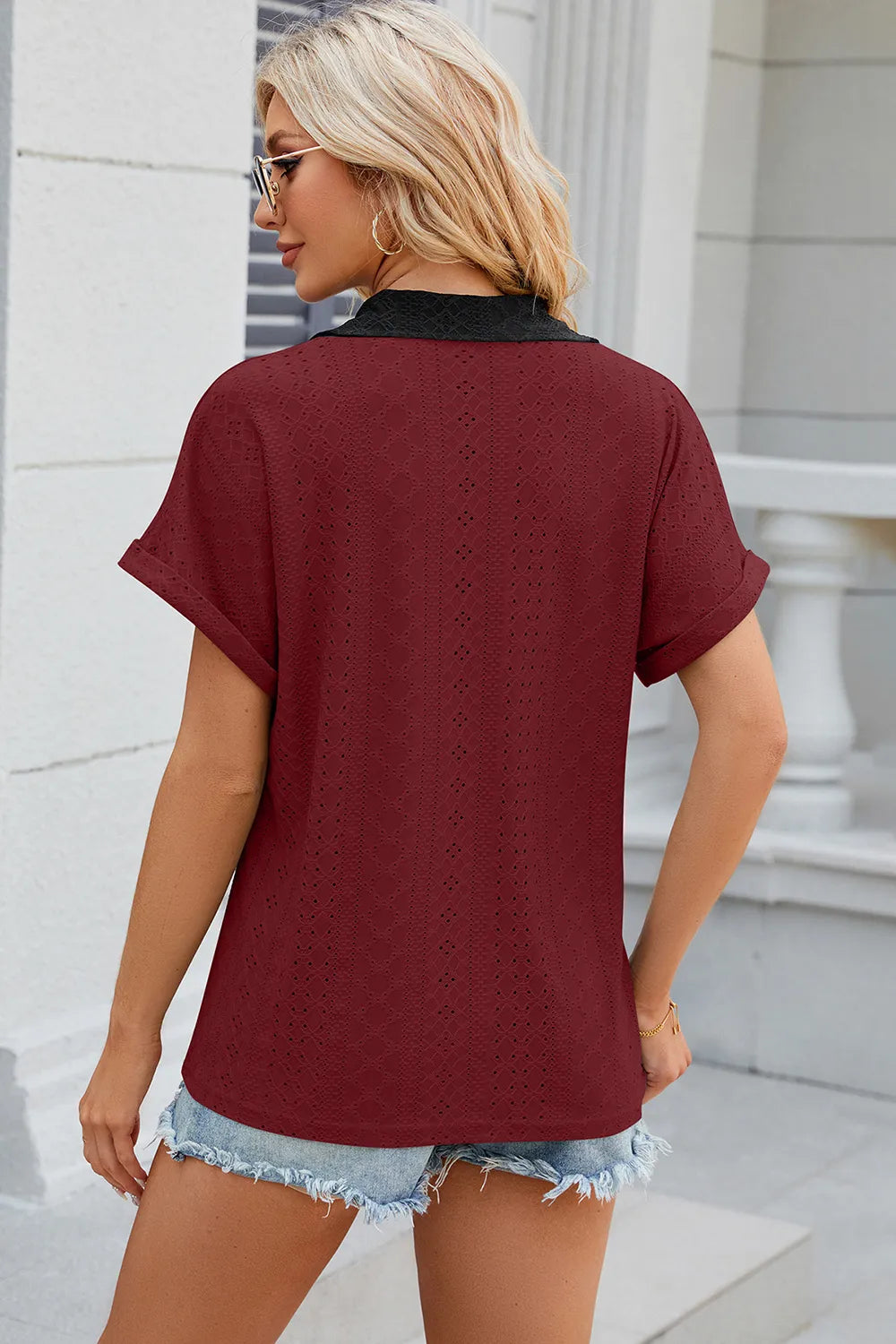 V-neck contrasting short sleeved loose T-shirt top for women